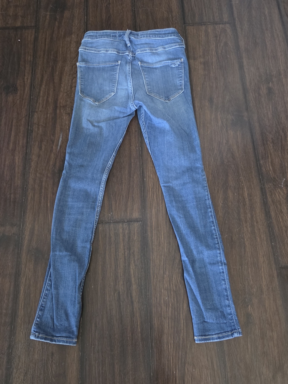 Hollister Women's Blue Stretch Jeggings with Subtle Distress - Picture 2 of 8